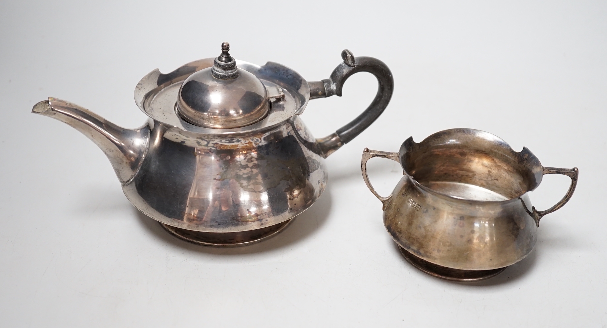 An Edwardian Art Nouveau silver teapot and two handled sugar bowl by Mappin & Webb, London, 1907, gross weight 12,4oz.